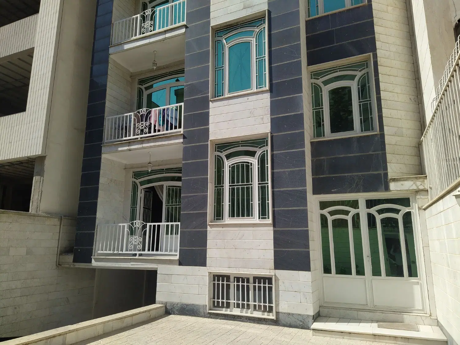 باکس پونک آسترکی سه طبقه با پارکینگ و انباری