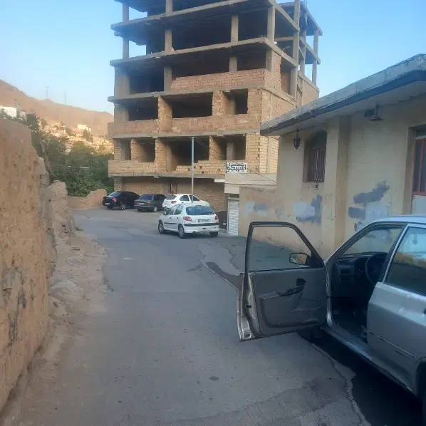 زمین فروشی
