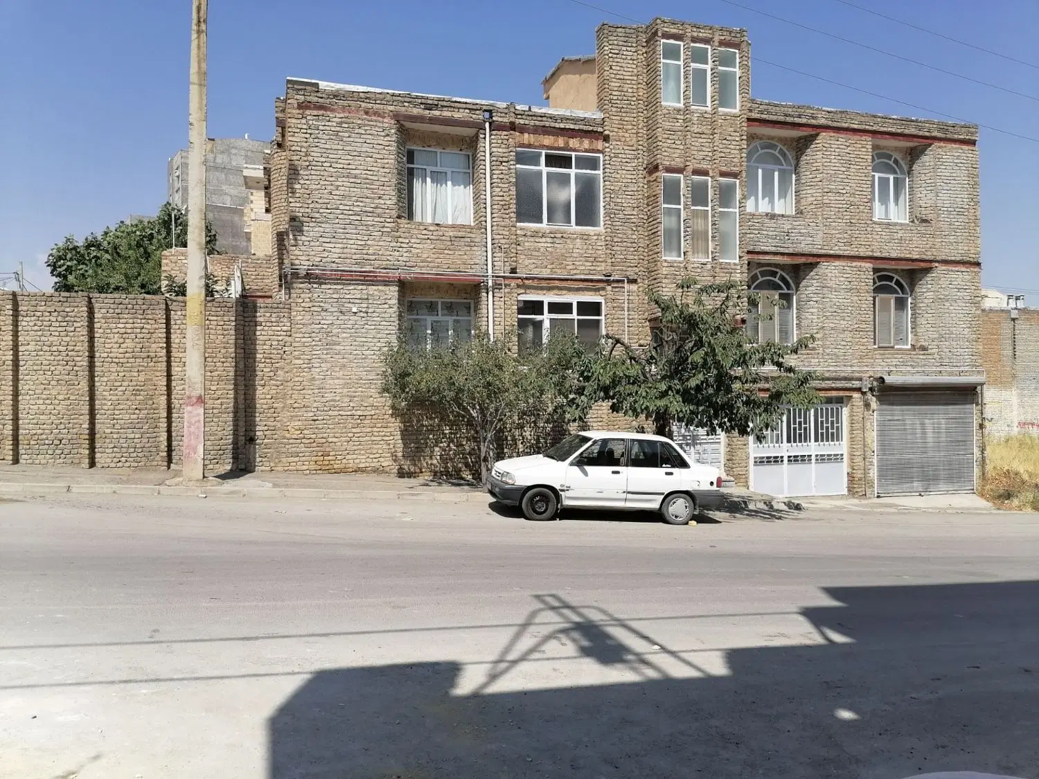 ساختمان دو طبقه