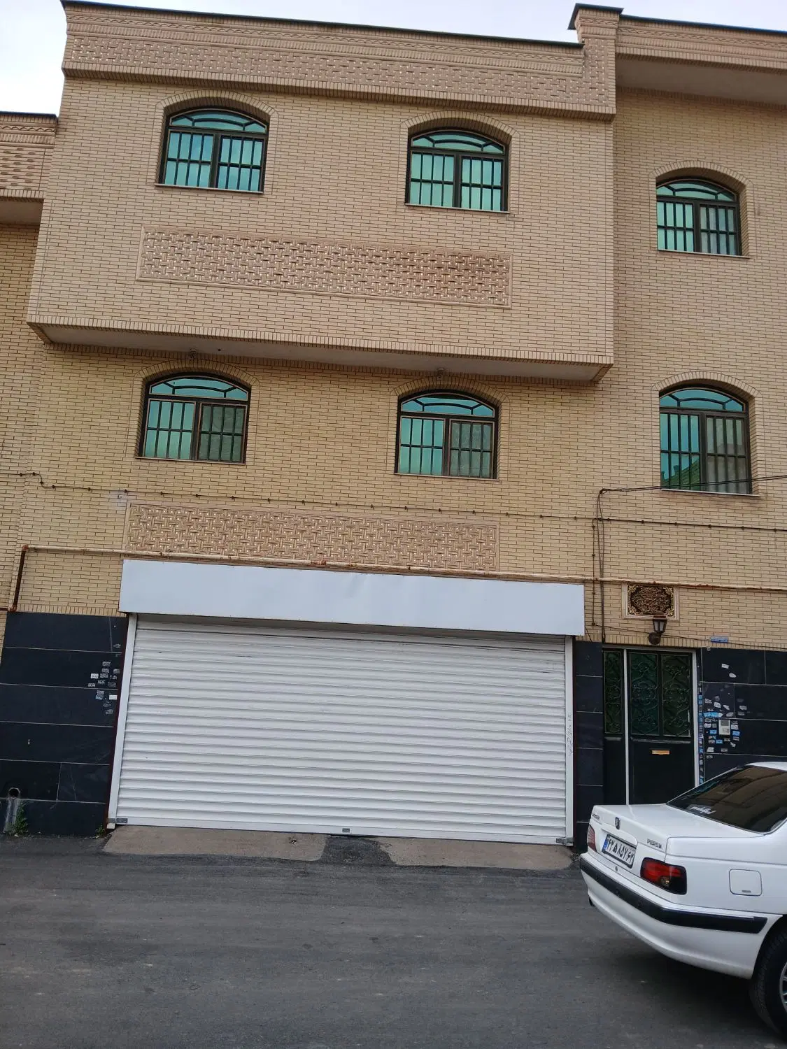 فروش فوری منزل مسکونی 2طبقه نصر