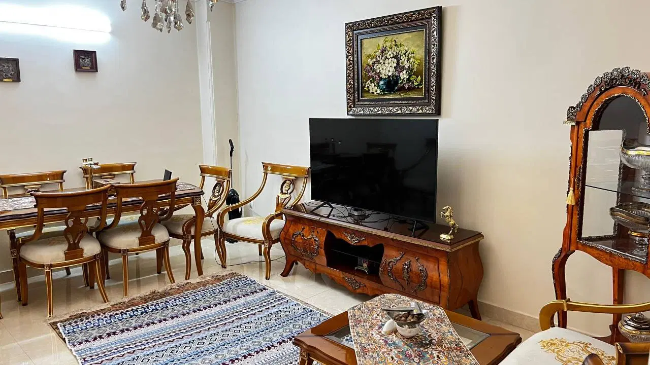 ۵۸ متر ژیان پناه مالک هستم آسانسور و بالکن دار