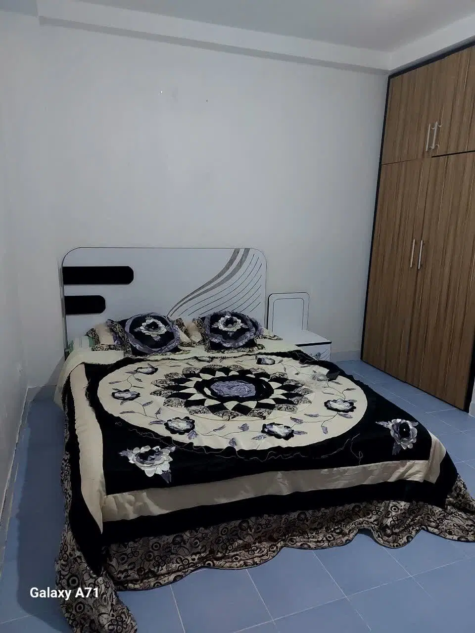 واحد مبله دو خوابه بصورت روزانه ماهانه سالنه