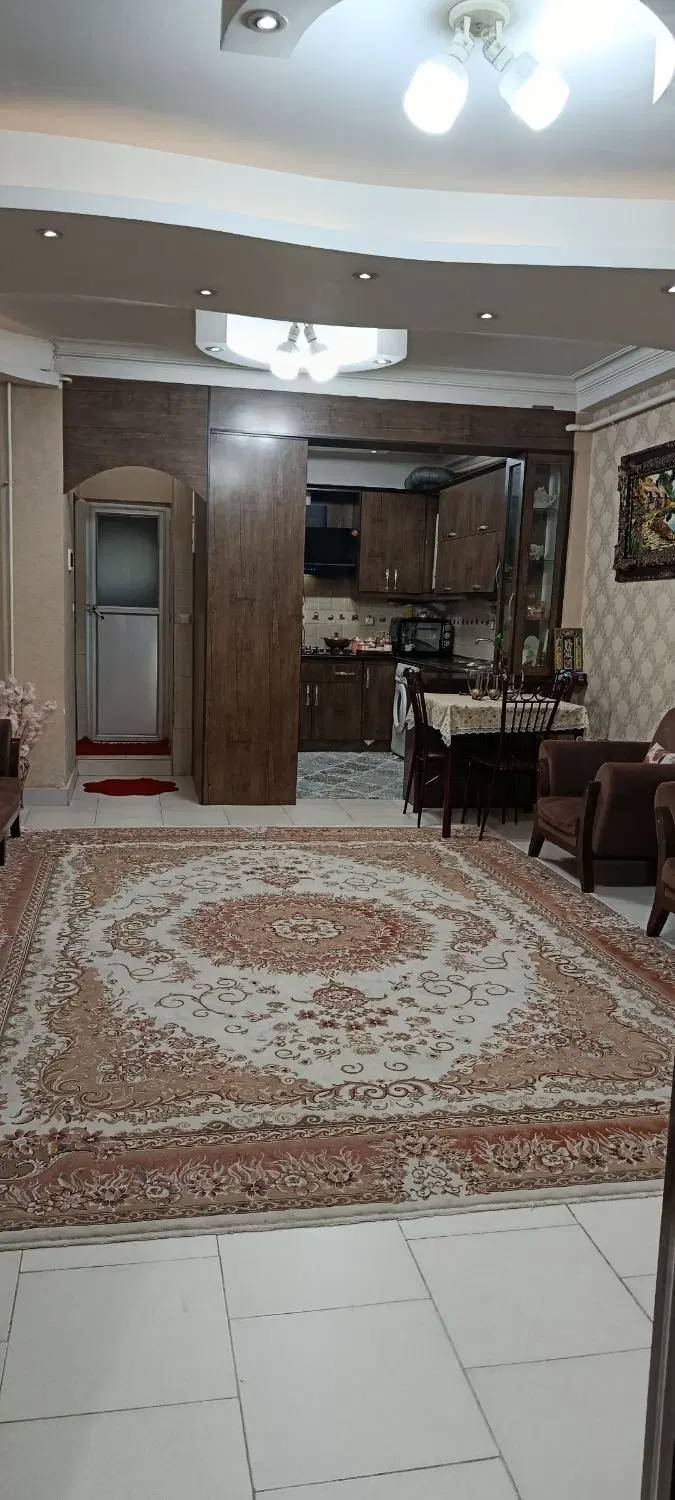 آپارتمان83متری دیانتی 12متری گلستان