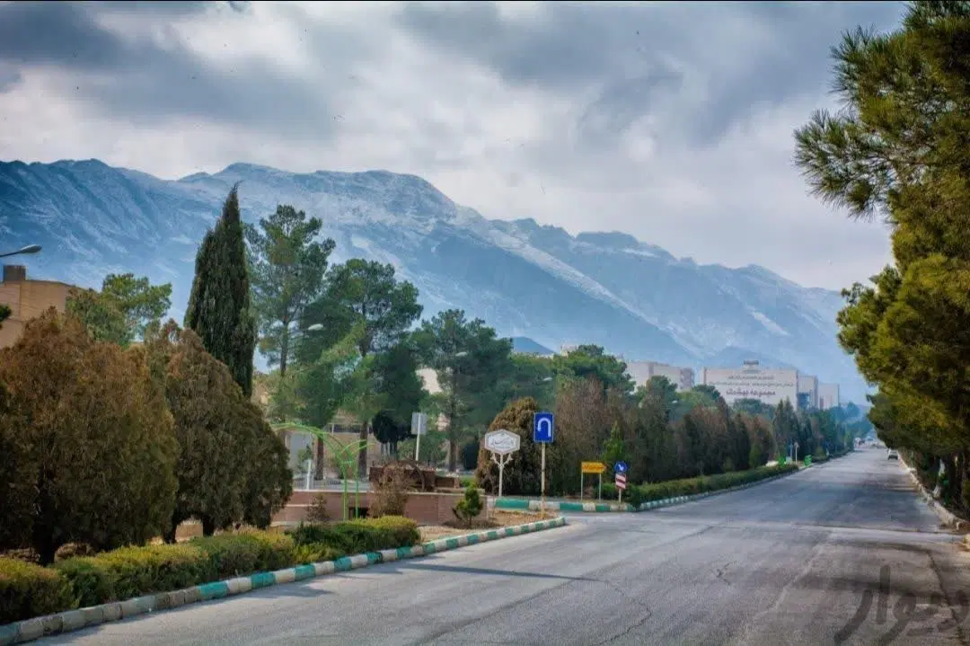 زمین ۹۰۰ متری دربهترین لوکیشن شهرک پرتو