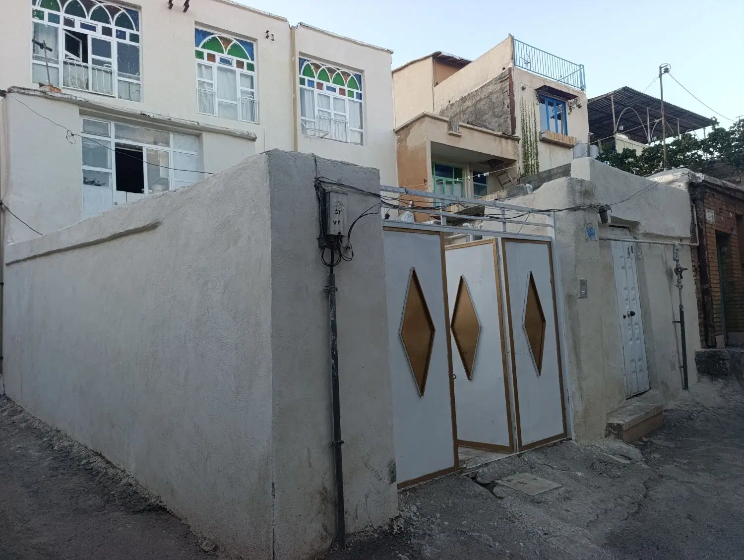 ملک دونبش خیابان فرح دوطبقه