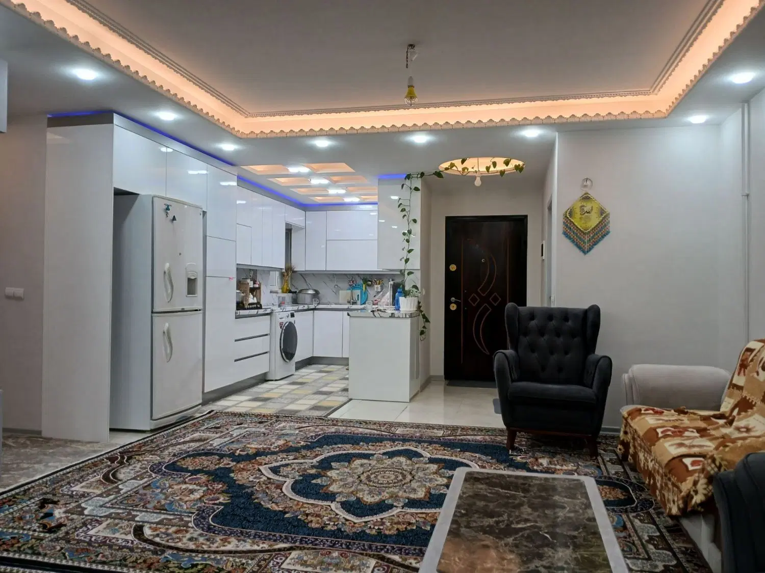 فروش فوری واحد ۳ خوابه در ۲۰۰۰واحدی نفت