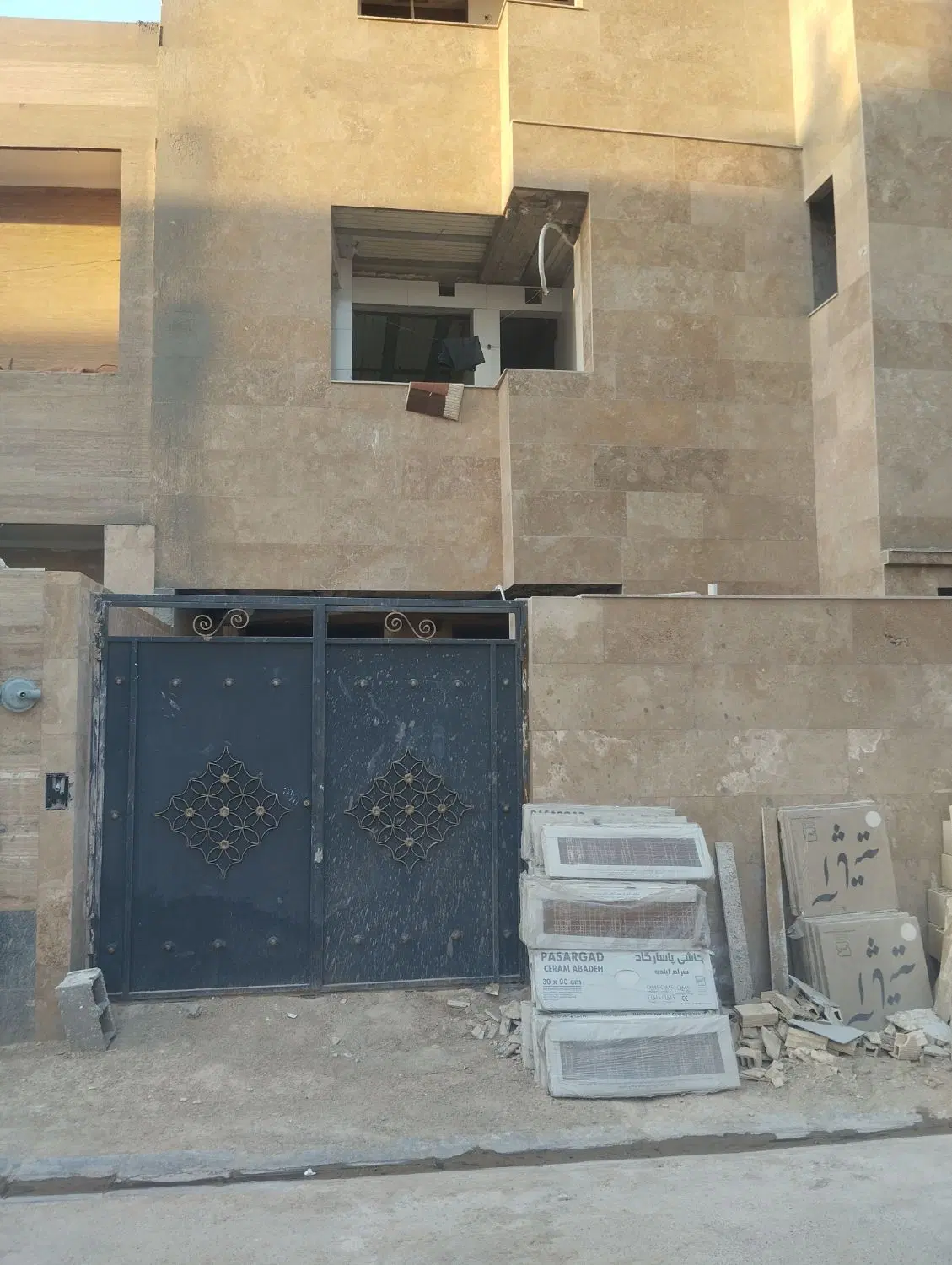 خونه دو خوابه حیاط دار ماشین رو