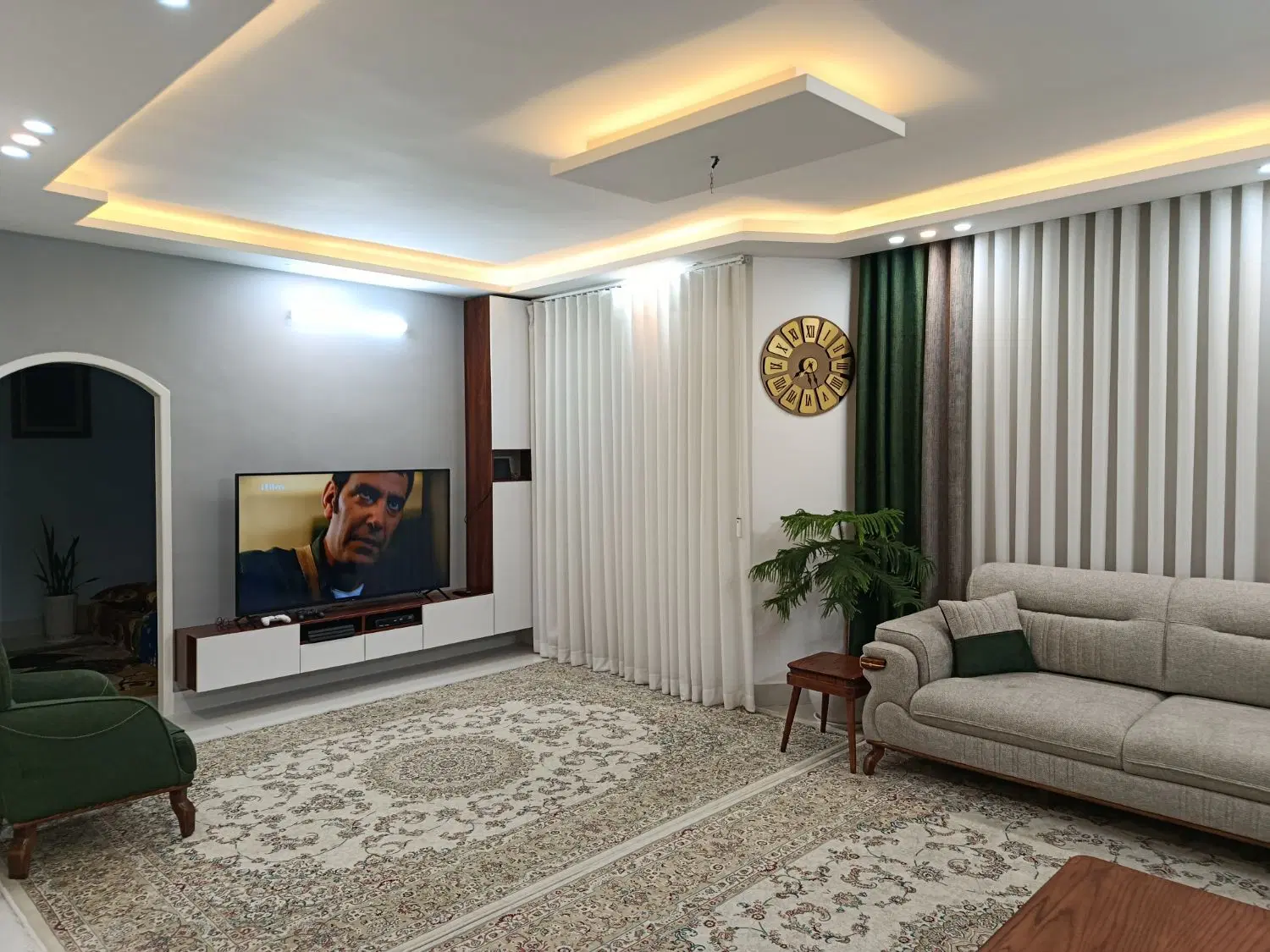 آپارتمان ۹۰ متری فرامرز عباسی