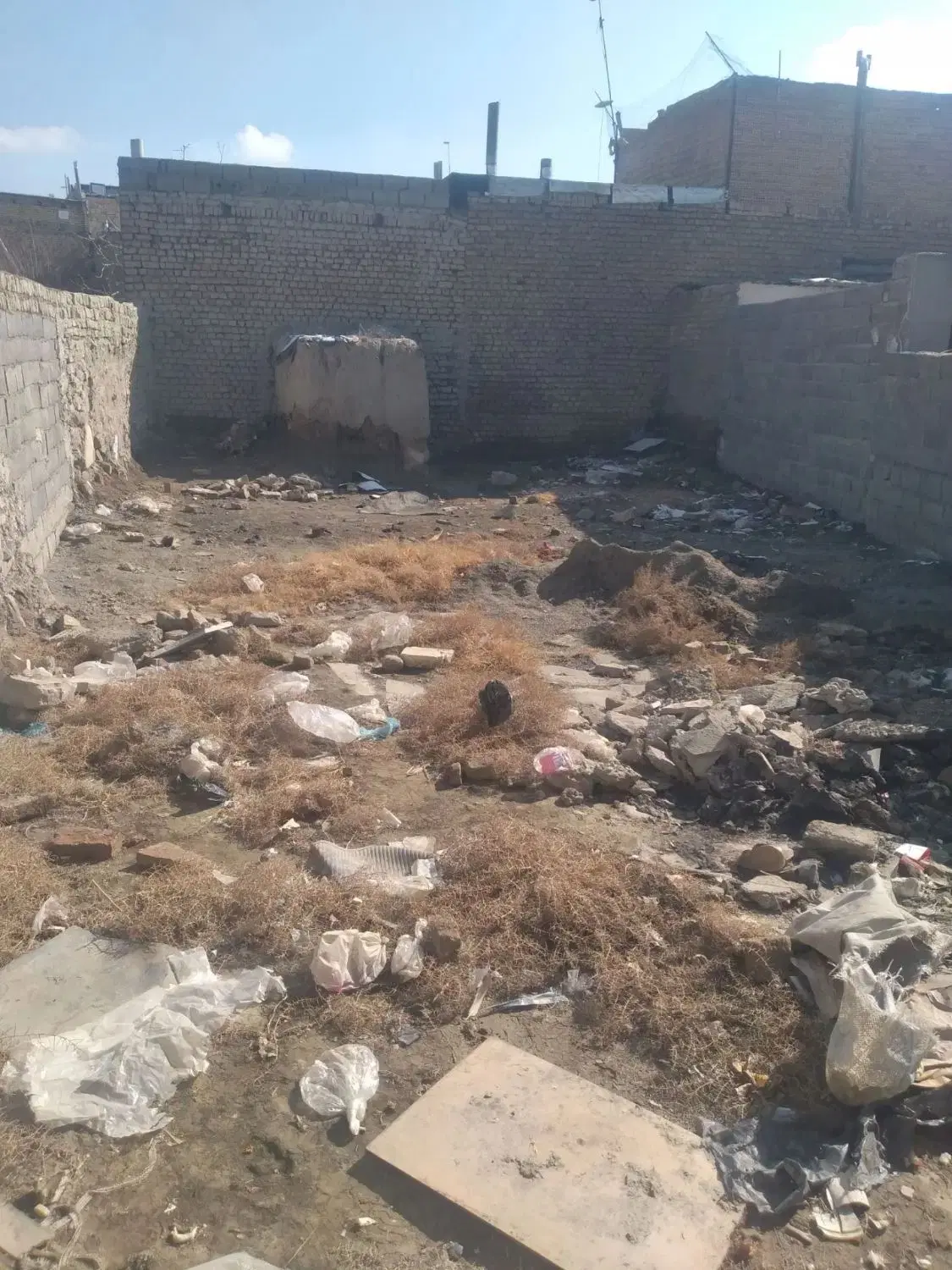 زمین فروشی