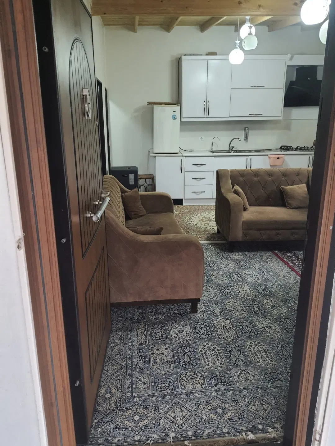ویلا زمین ۲۰۰ متری بنا ۷۷ متر سند تک برگ