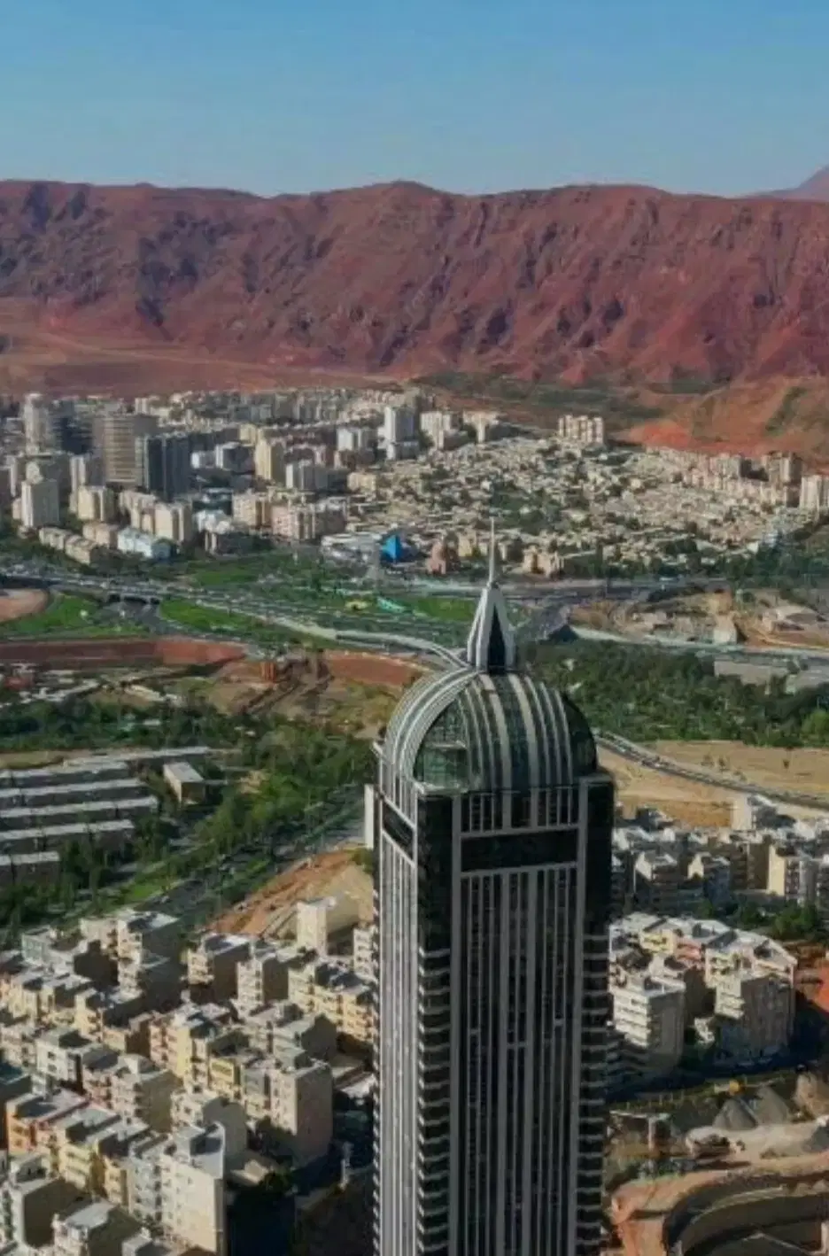 ولیعصر کوی جامی حیاط سه طبقه مجزا با زیربنای 400