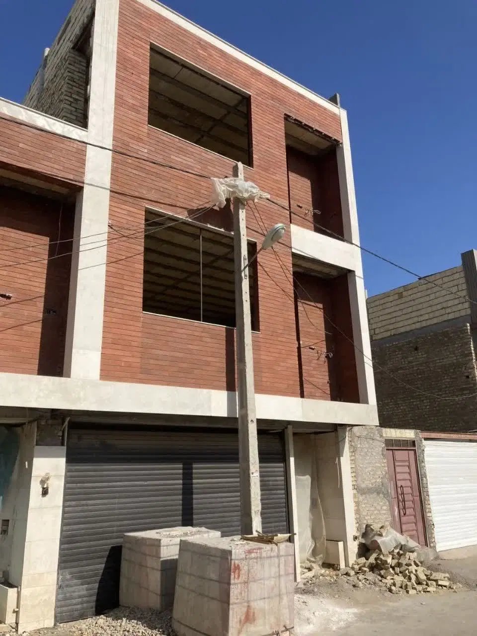 سه طبقه صد متری عباسیه