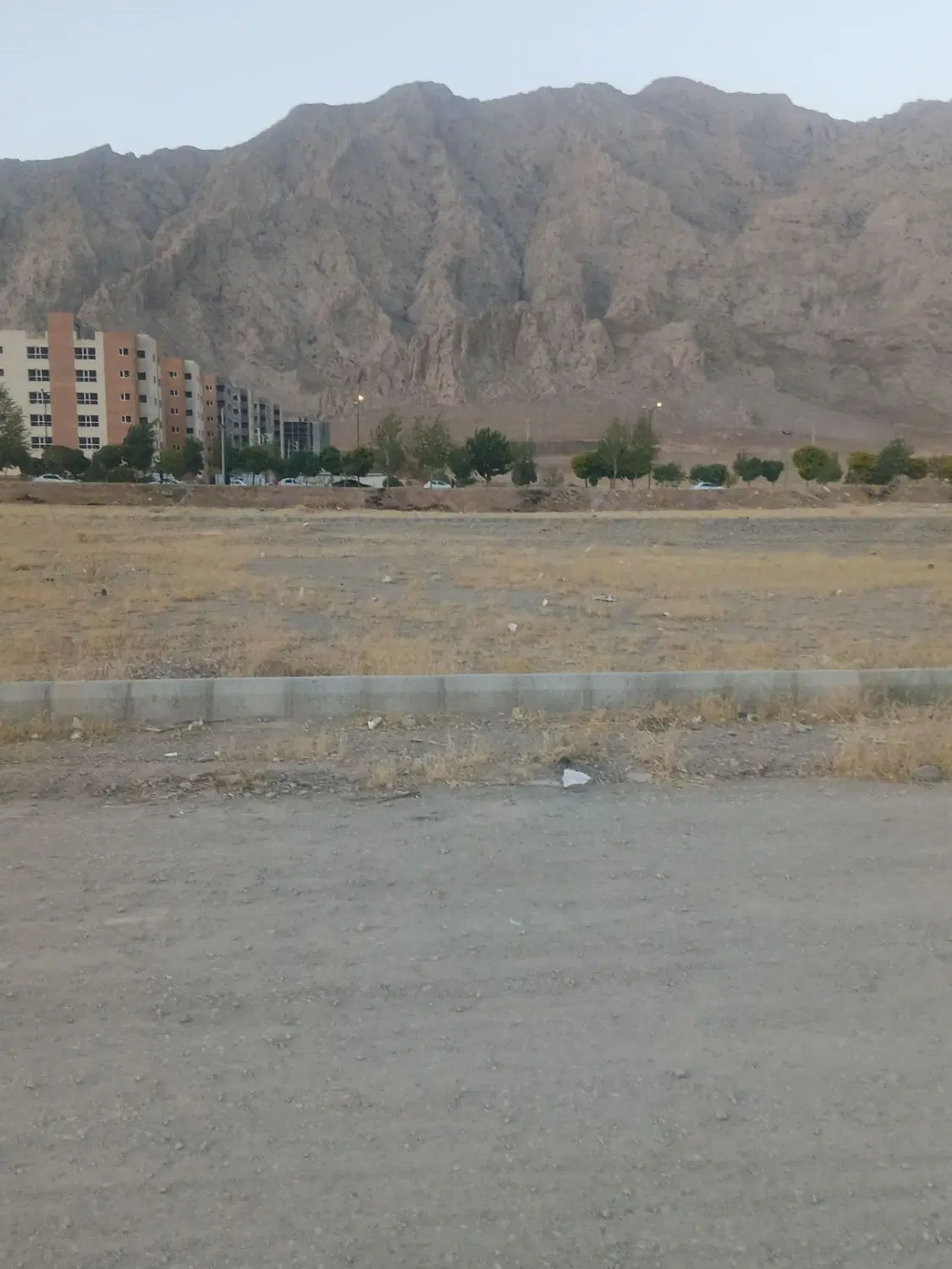 زمین ۲۰۰ متری