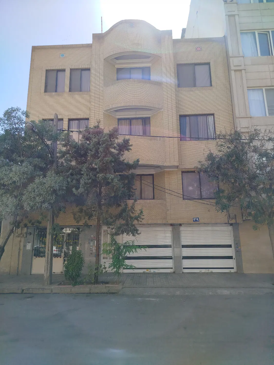 فروش آپارتمان ۹۰متری (نزدیک به میدان پانزده خرداد)
