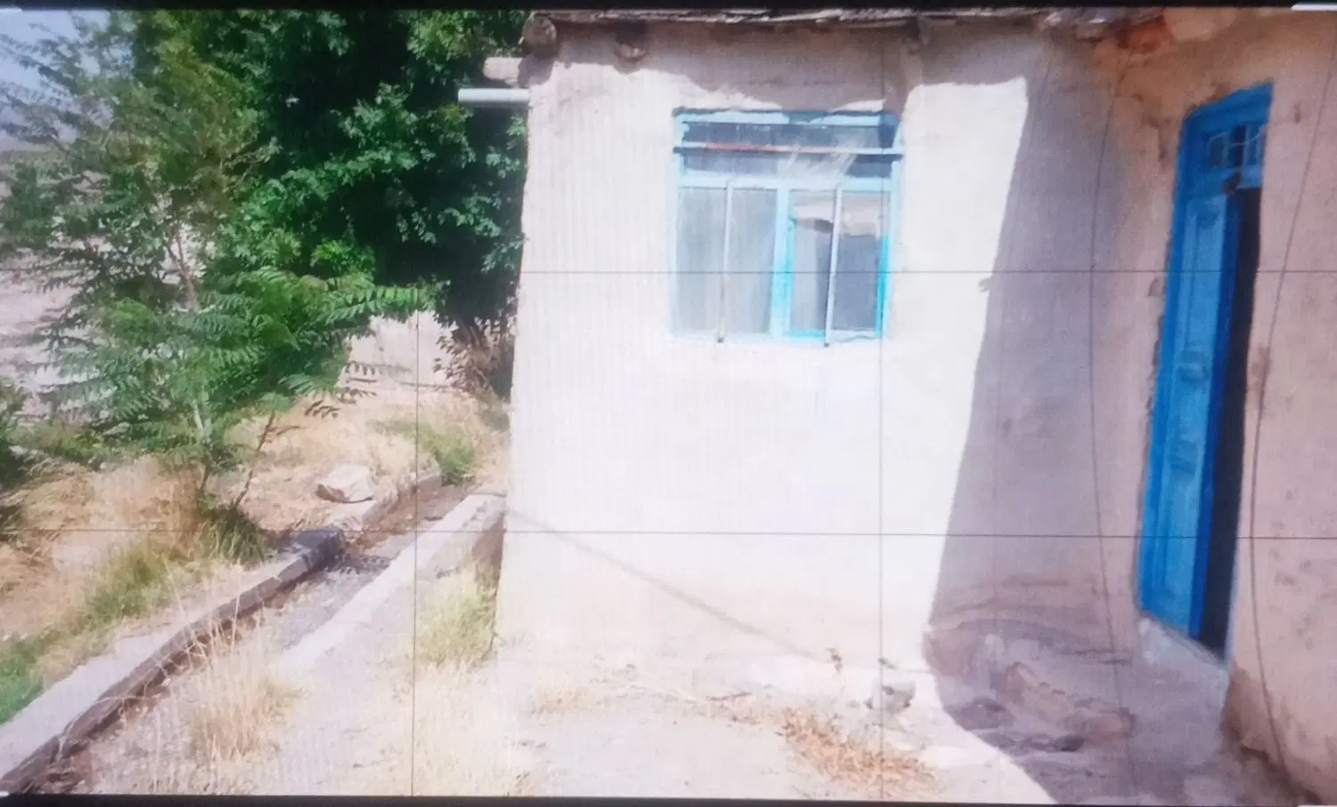 ۲۰۰متر زمین  خانه کلنگی در جیرنده با آب و برق .