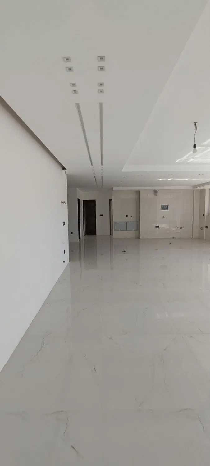 اپارتمان دو‌خواب نوساز خام ۱۱۵ متری صدرا فاز یک