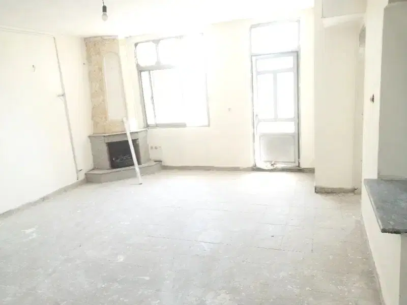 ۱۸۰ متر سه خواب طبقه دوم۲۰۰طبقه اول حیات دار