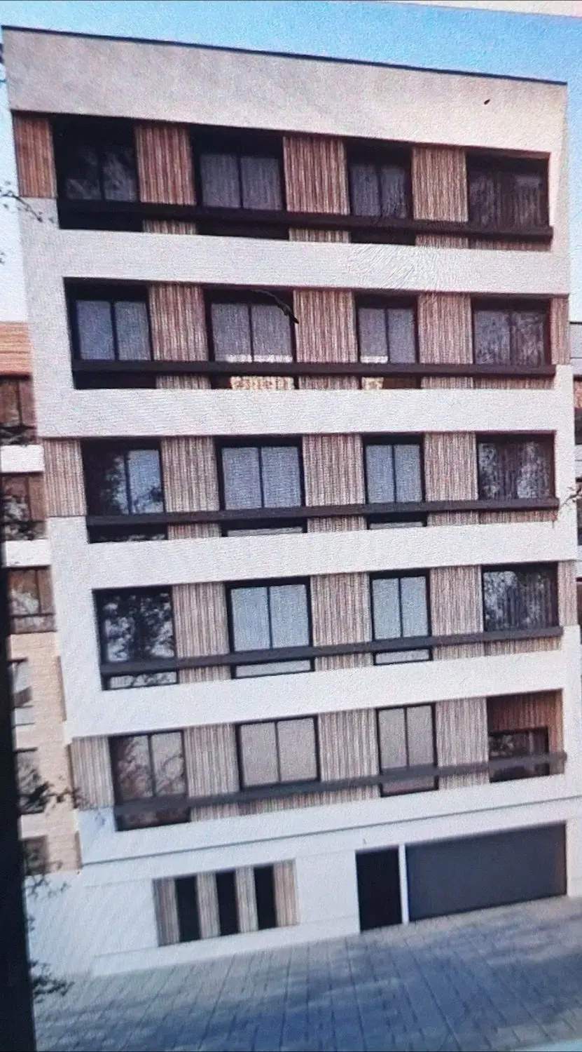 آپارتمان ۱۳۰ متری تک واحدی