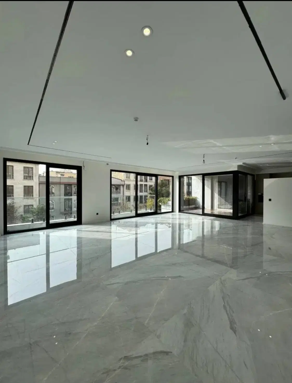 تاپ لوکیشن ظفر _ ۱۴۰ متر ۳ خواب _ نوسازی شده_ فول