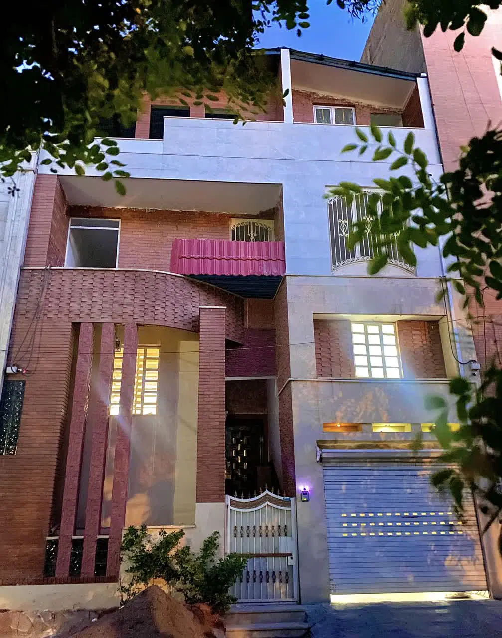 خانه ویلایی ۴ طبقه در بهترین موقعیت شهر