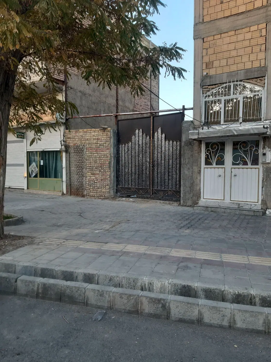 خانه کلنگی خیابان سمیه فلکه زنجیر