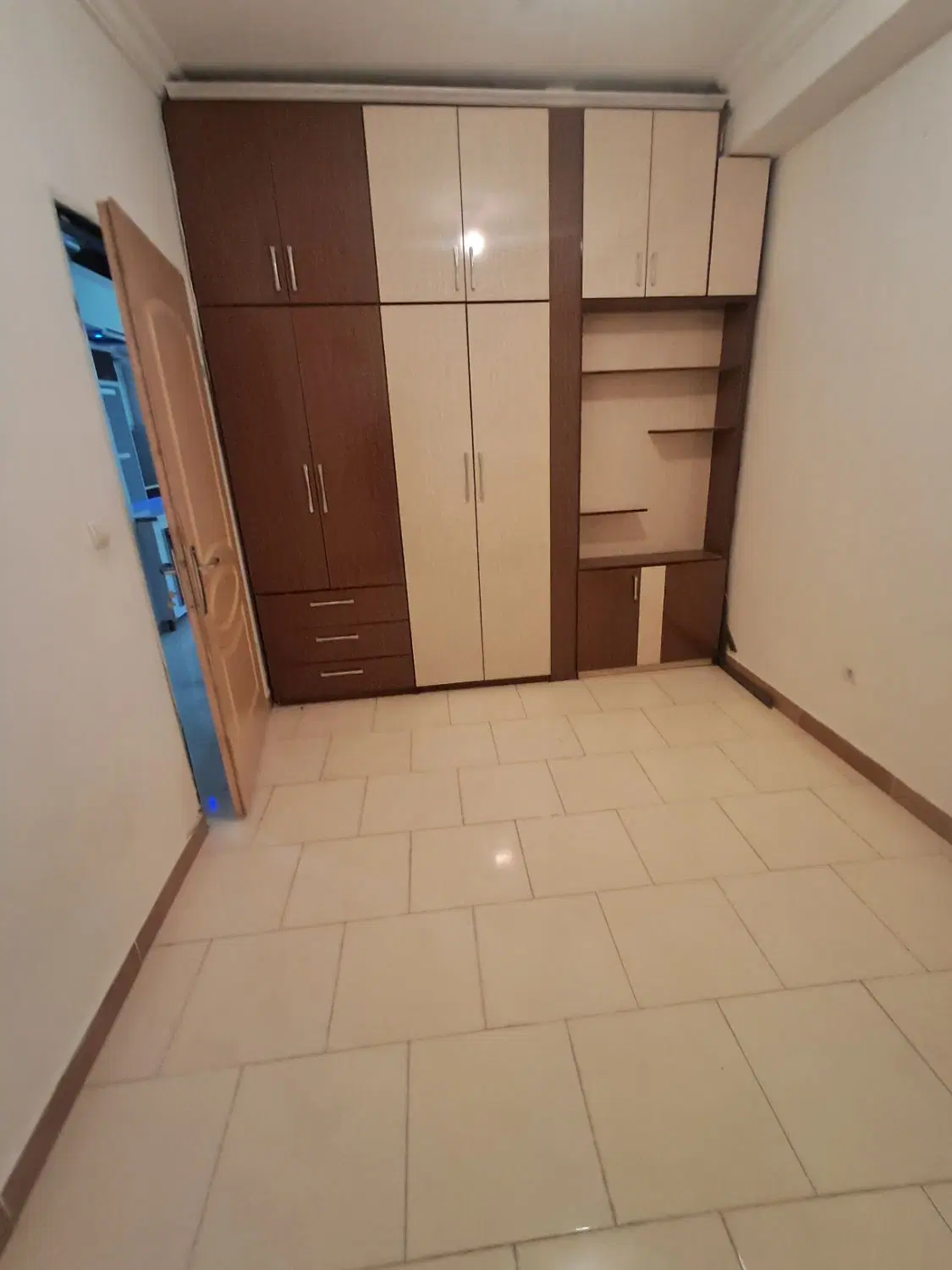 واحد کوثر ۴ گلشهر با پارکینگ و انباری