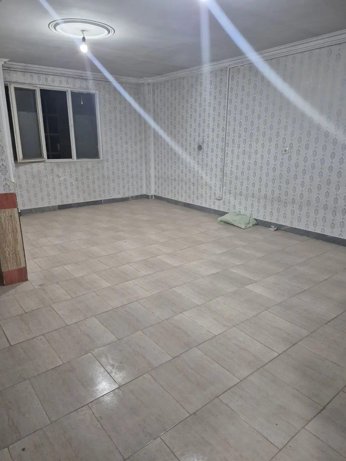 خانه بزرگ و دلباز طبقه ۲ ،زیر قیمت ،فوری