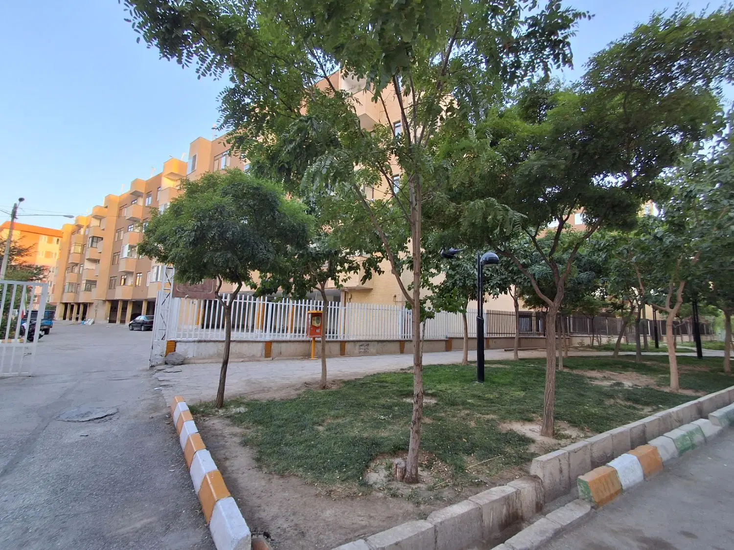 ۸۰ متر  سند آماده 2میلیارد وام مالک هستم