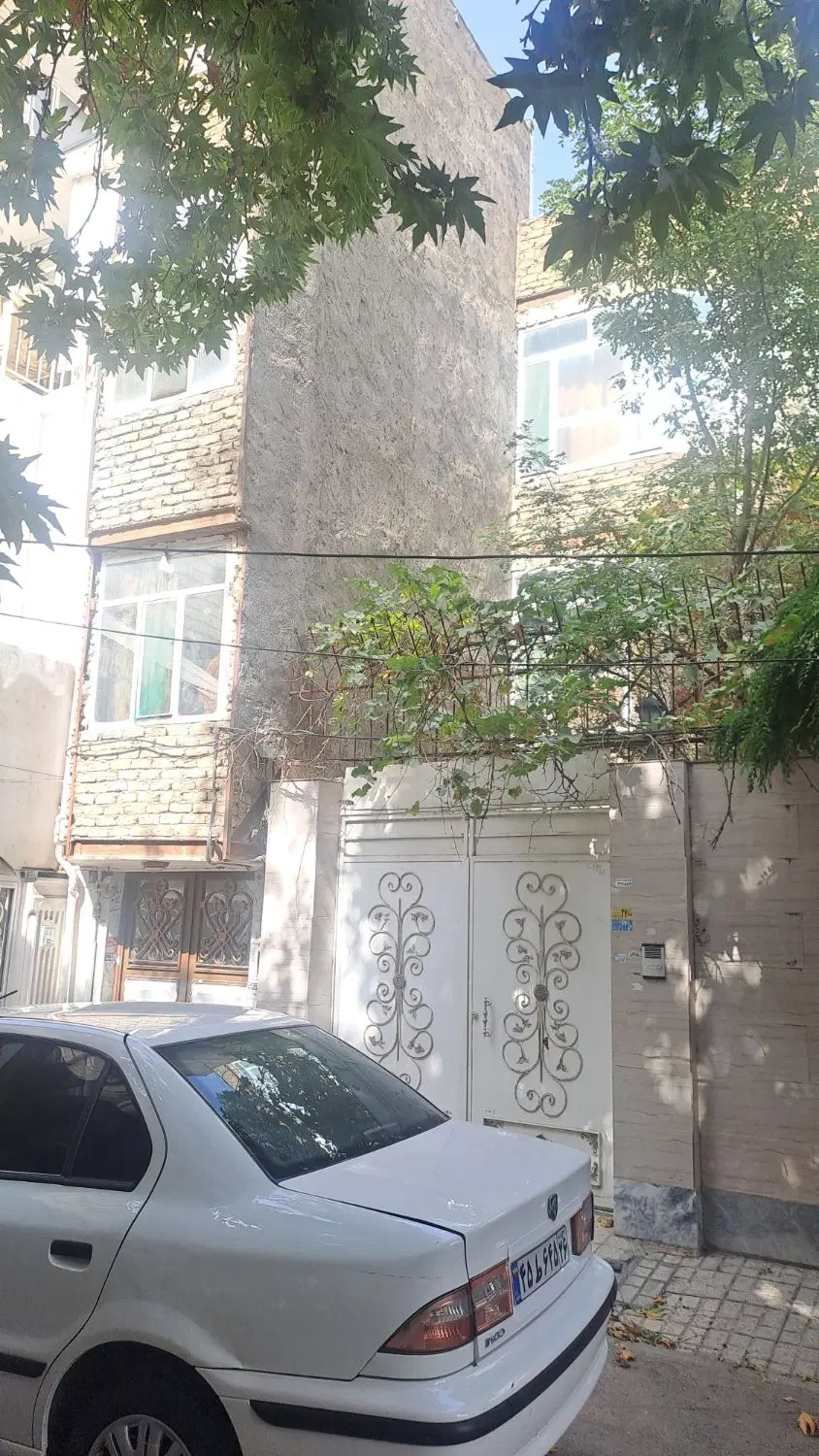 آپارتمان ۹۳ متری طبقه دوم
