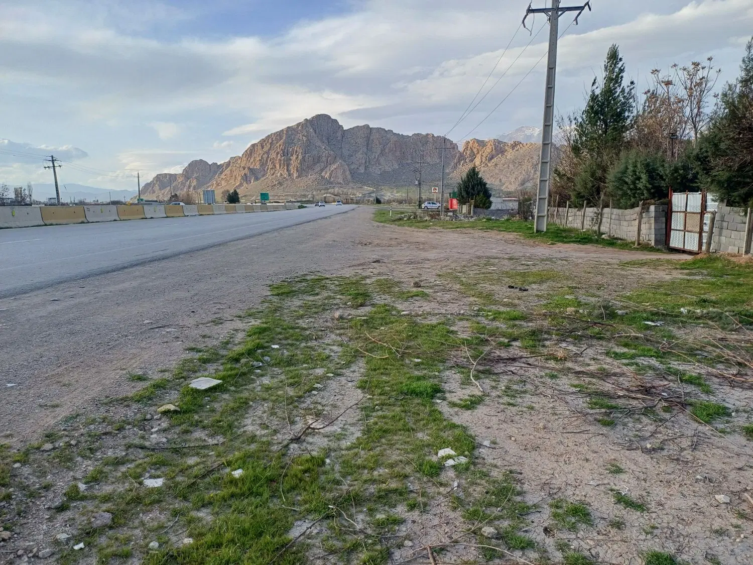 زمین ۴هزاری بر قزانچی جاده روانسر. نوروزآباد