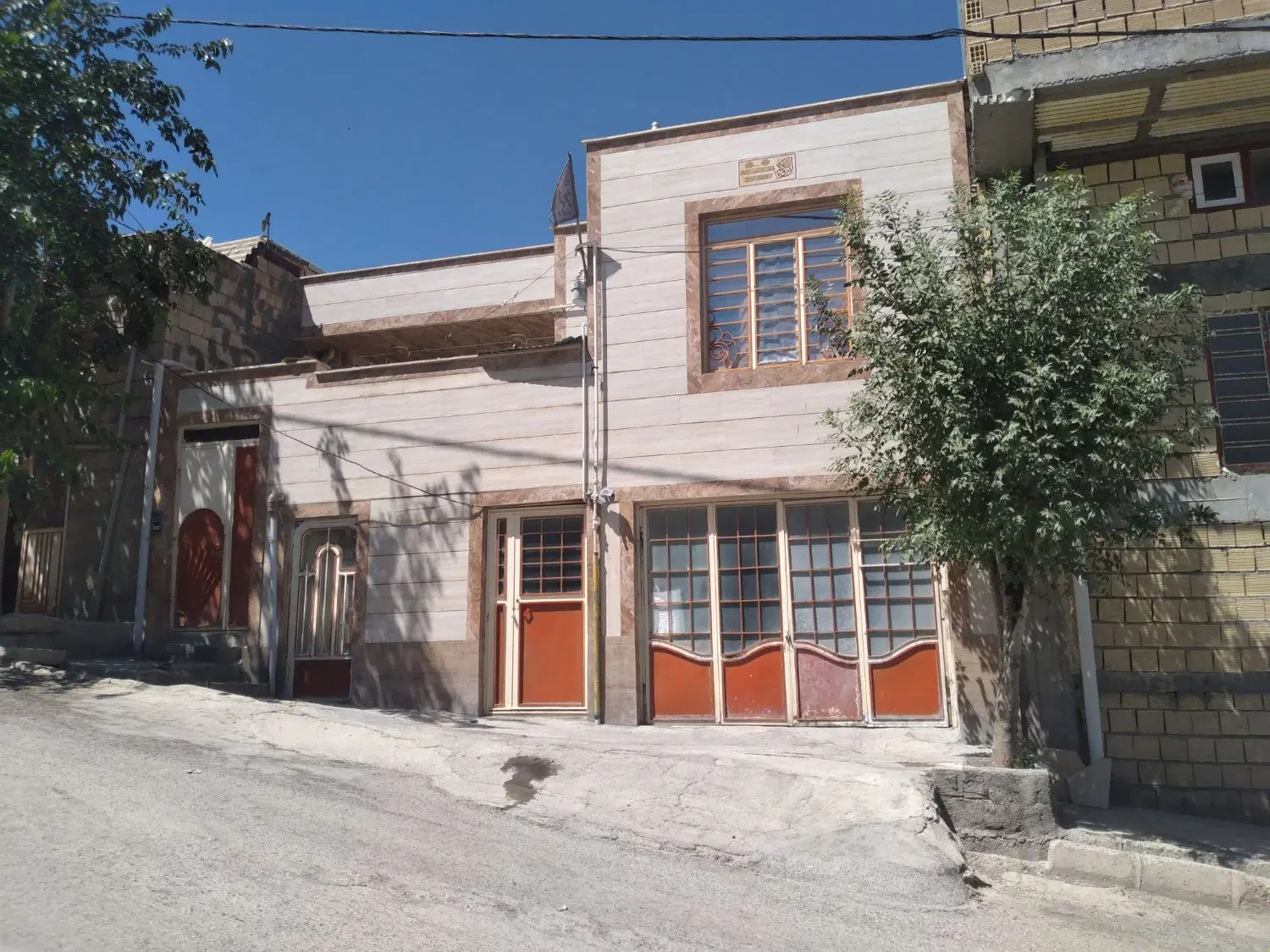 یک طبقه و پارکینگ ابتدای میلاد۴