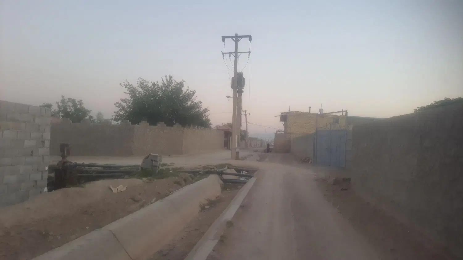 باغ چهار دیواری روستای امین آبادباآب و برق کشاورزی