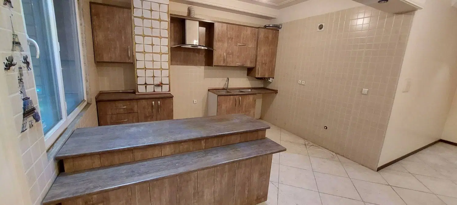 آپارتمان مسکونی بر خیابان اصلی فایل کاسبی