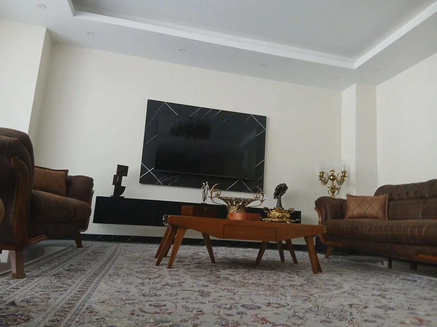 ۱۲۰ متری،رو به نما ،ساختمان شمالی ،غرق در نور