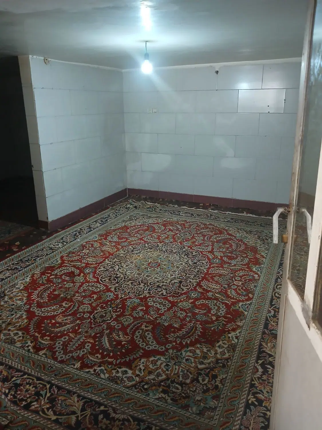 یه خانه دربست زیرهمکف راه جدا تخلیه هس