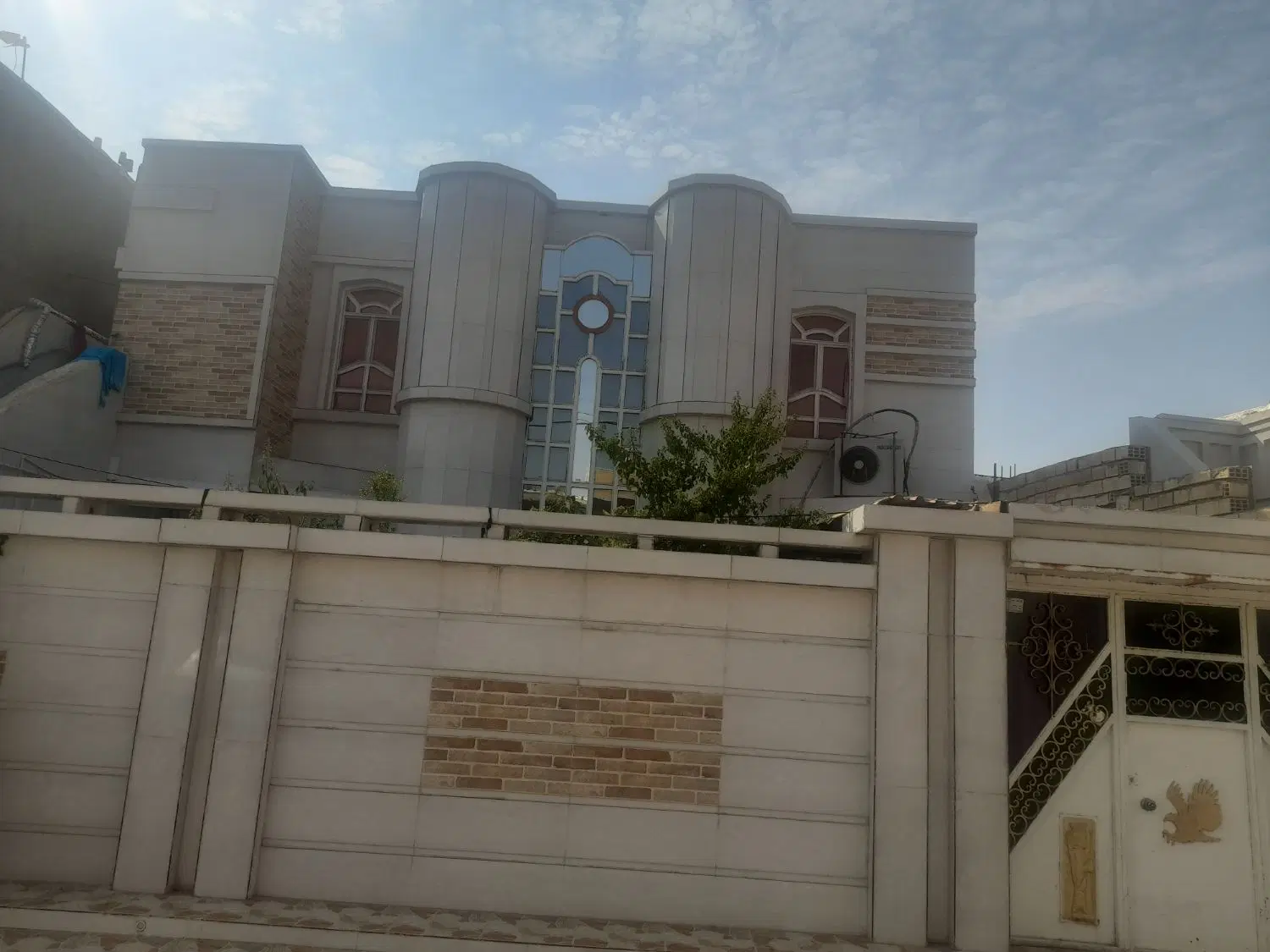 اجاره ورهن طبقه بالا۱۶۰متردوخوابه۴کمددیواری