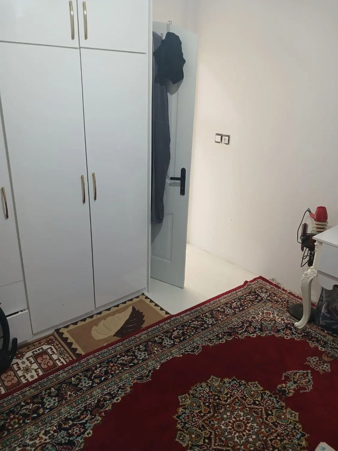 آپارتمان ۱۰۰ متری دو خوابه تمیز