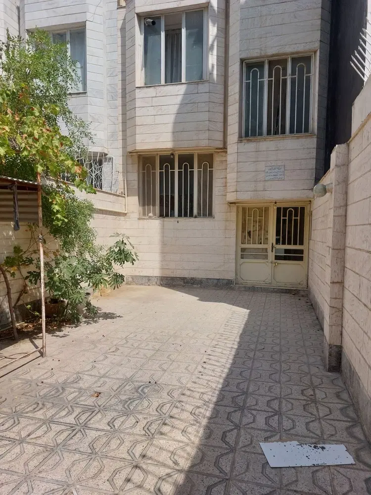ویلایی 200 متر_ حاشیه_ 35 متر تجاری_ مناسب ساخت