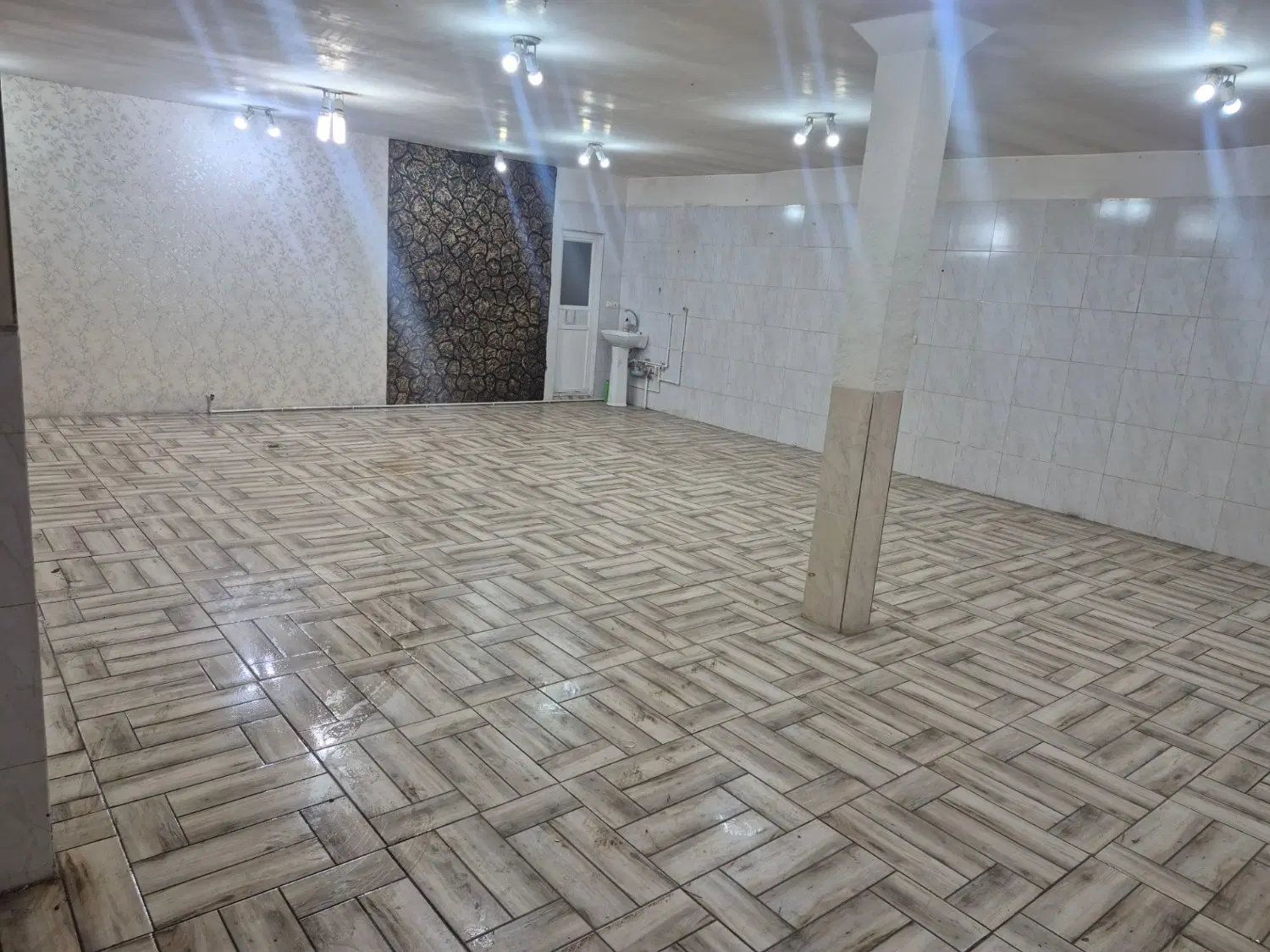 زیرزمین تجاری ۱۱۰ متر بر خیابان قره نی