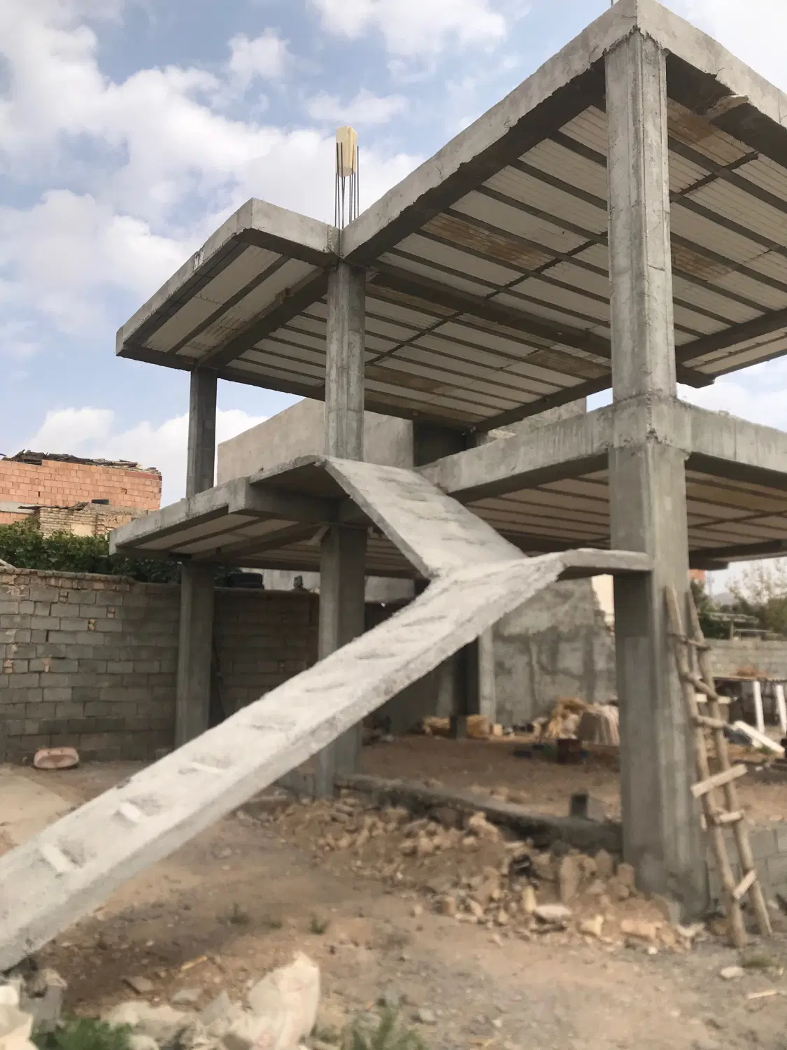 سقف طبقه همکف حیاط دار