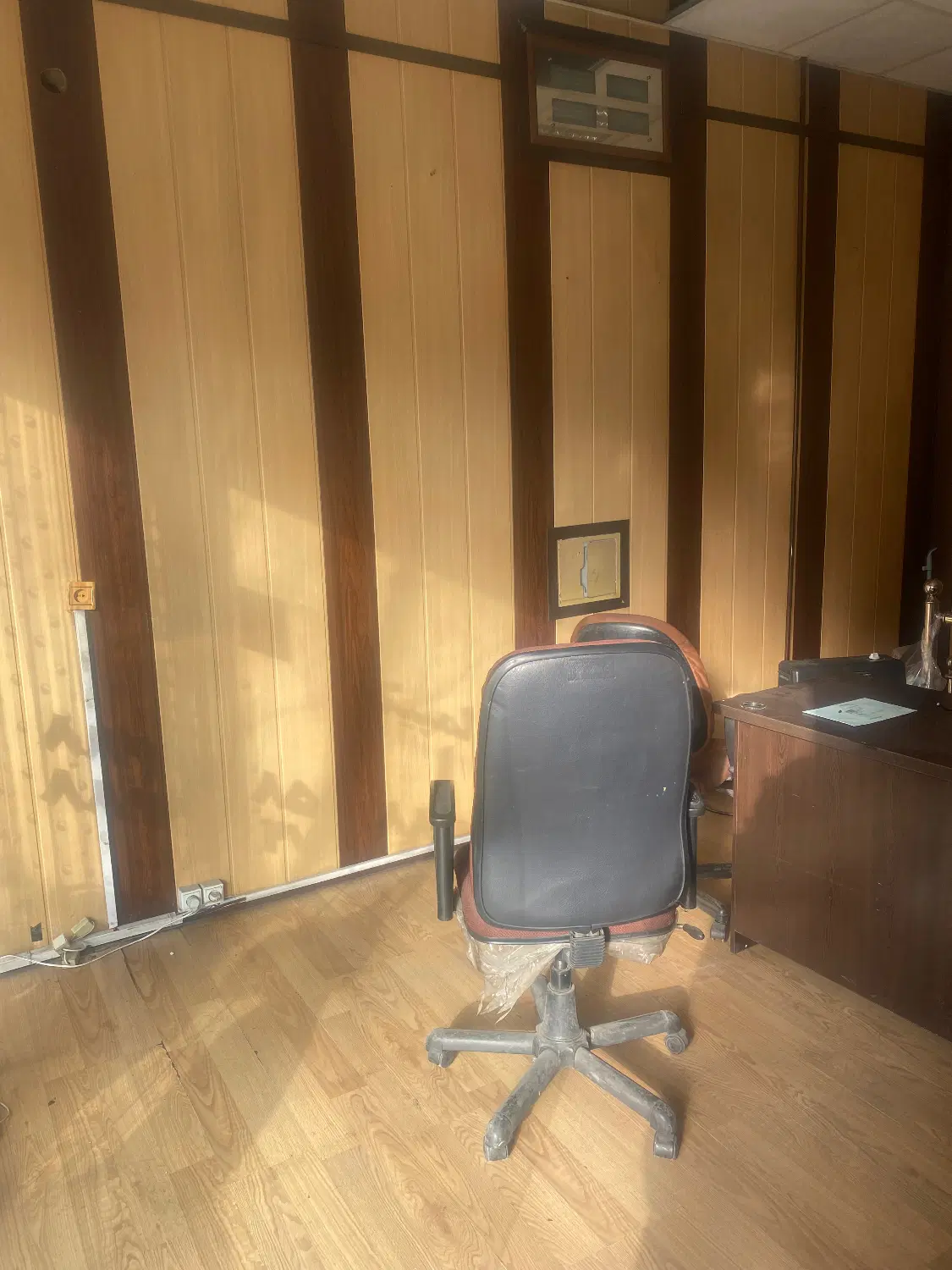 مغازه ۱۶متری پاساژ بورس طلا در بهترین لوکیشن