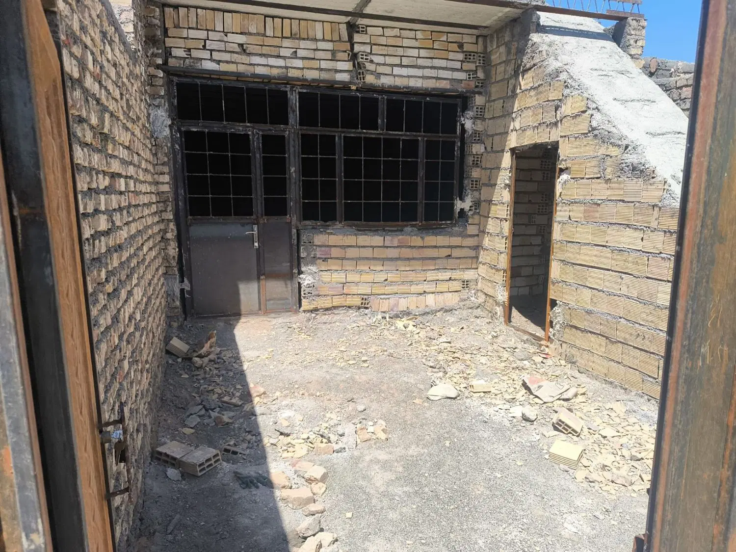منزل سفت کاری حاجی اباد خیابان معبر ۱۶متری