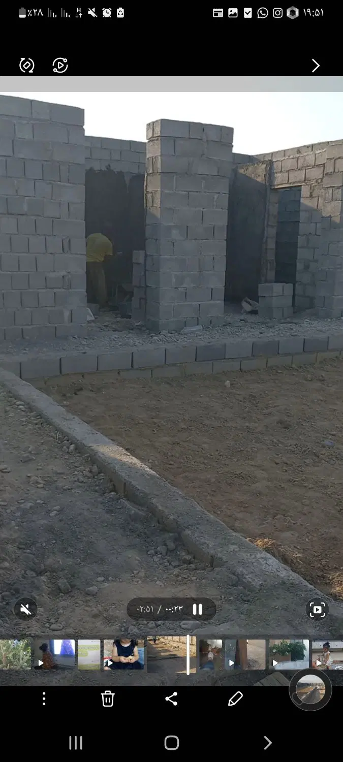 زمین  باغچه  ۱۰۰۰ متری دیوار کشی شده ومحوطه سازی