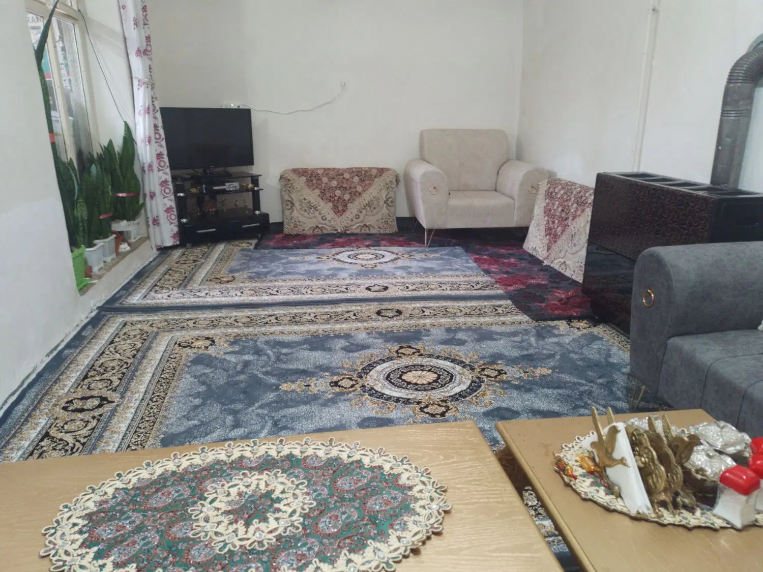 فروش  حیاط در انقلاب کوثر غربی میدان انقلاب