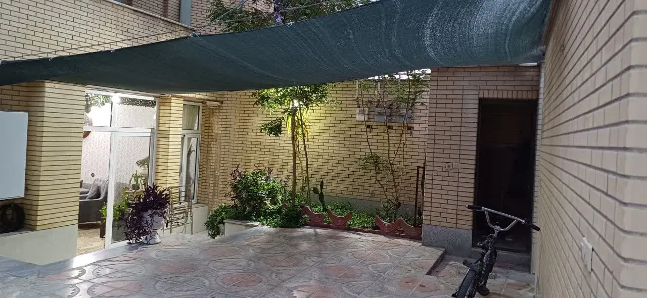 آپارتمان همکف حیاط دار