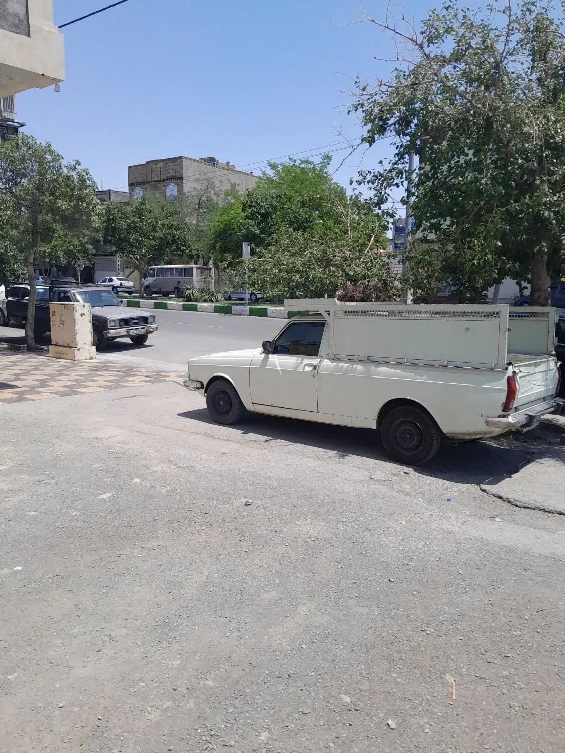 زمین فروشی ۹۵ متر چمن حاشیه