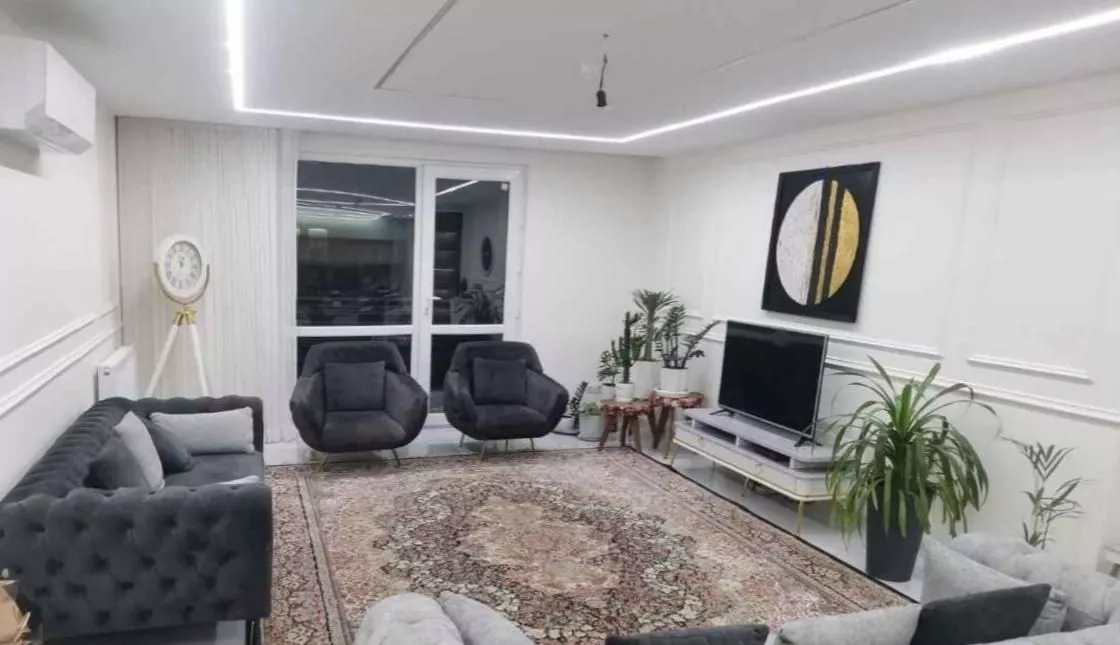 آپارتمان شیک سراج 20متری خمینی پاسخگو24ساعته شبانه