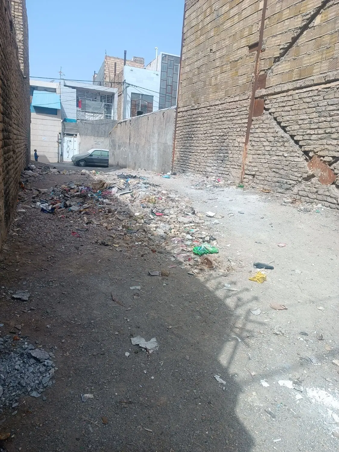 زمین فروشی