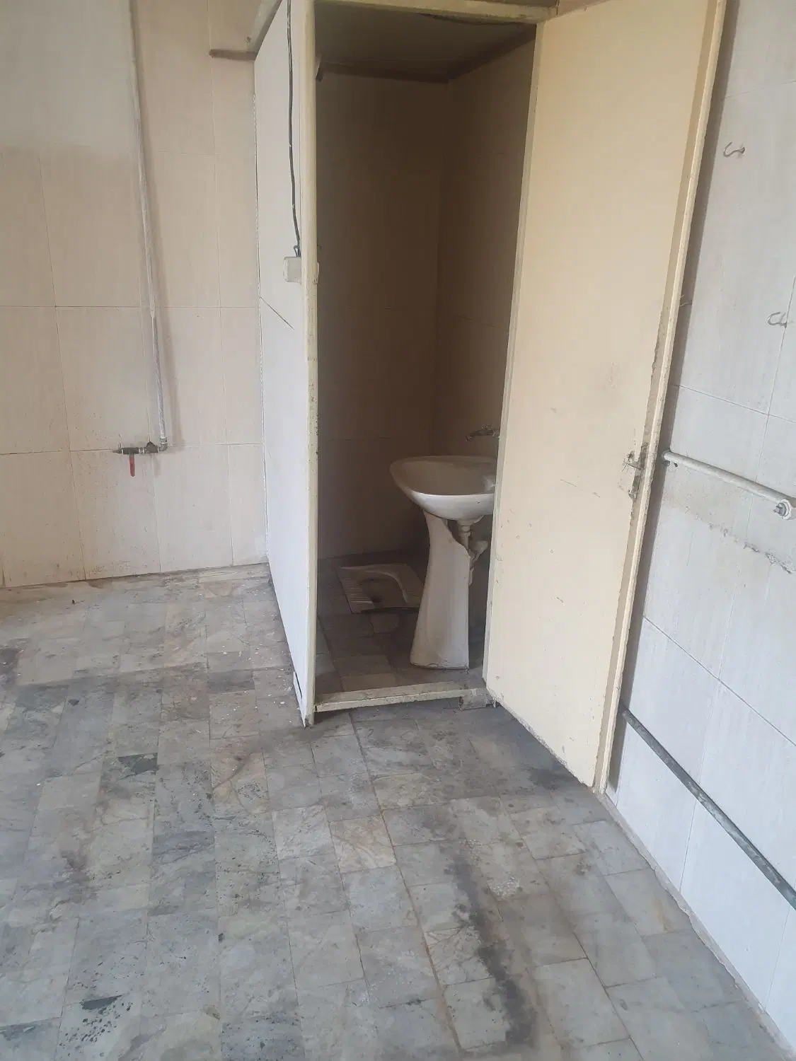 ۳۰ متر تخلیه همکف باسرویس
