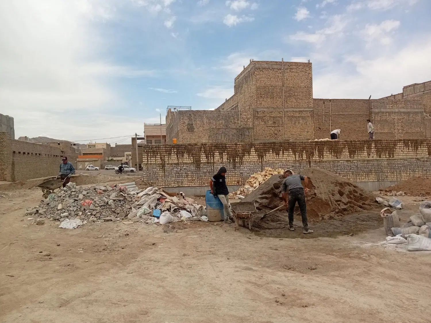 زمین سند تک برگ قطعی آماده ساخت.محله نوساز